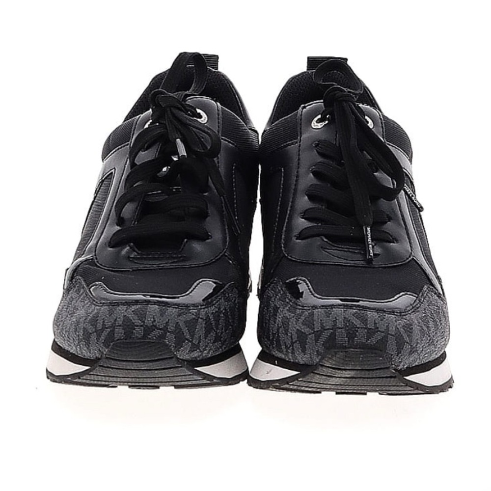 Michael kors woman’s sneaker 9.5